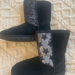 Rare Black with silver sequin stars UGG women size 9 short boot
